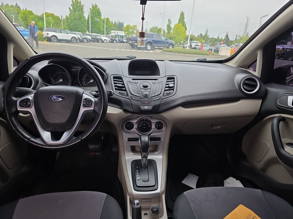 Used 2015 Ford Fiesta SE FWD image 5
