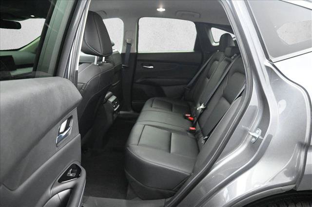 Used 2025 Nissan Murano SV AWD/4WD image 19