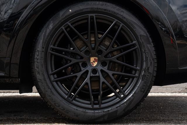 New 2026 Porsche Cayenne GTS image 13