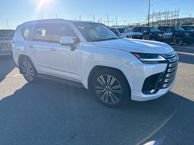 Used 2026 Lexus LX 600 4WD w/ Accessory Package (Z1) image 3