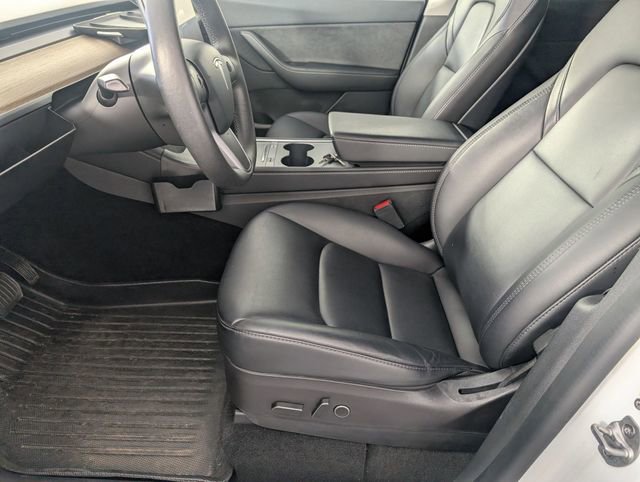 Used 2022 Tesla Model Y Long Range image 12