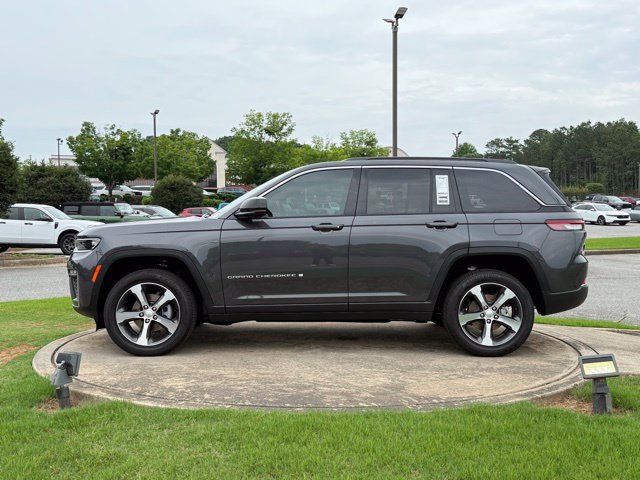New 2026 Jeep Grand Cherokee Limited w/ Trailer Tow Package AWD/4WD image 4