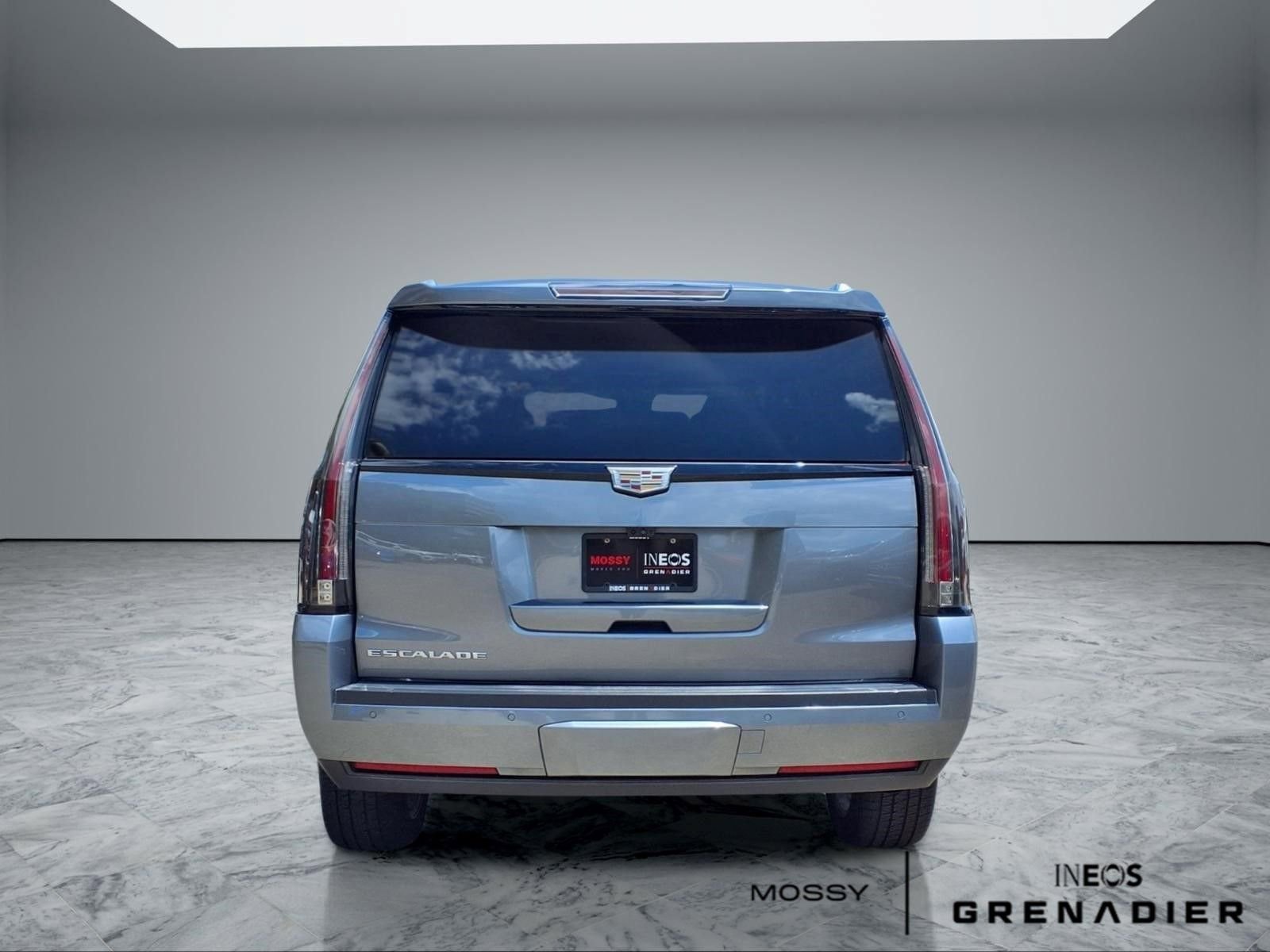 Used 2020 Cadillac Escalade Premium Luxury w/ Escalade Sport Edition AWD/4WD image 6