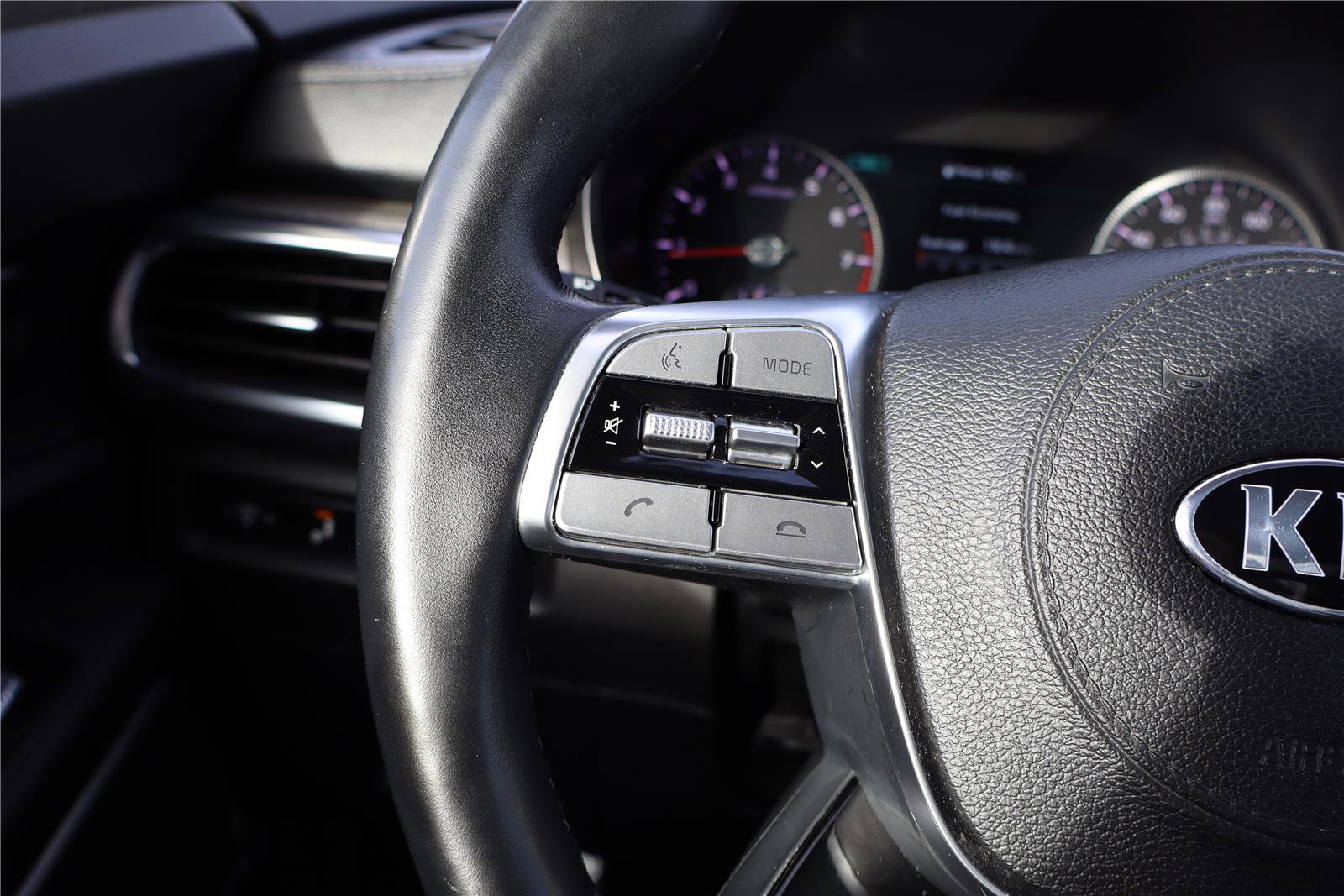 Used 2020 Kia Telluride SX w/ SX Prestige Package image 17