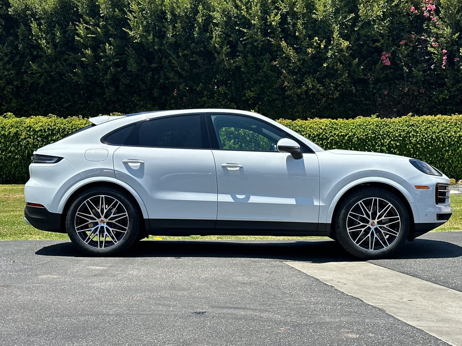 New 2026 Porsche Cayenne Coupe AWD/4WD image 9