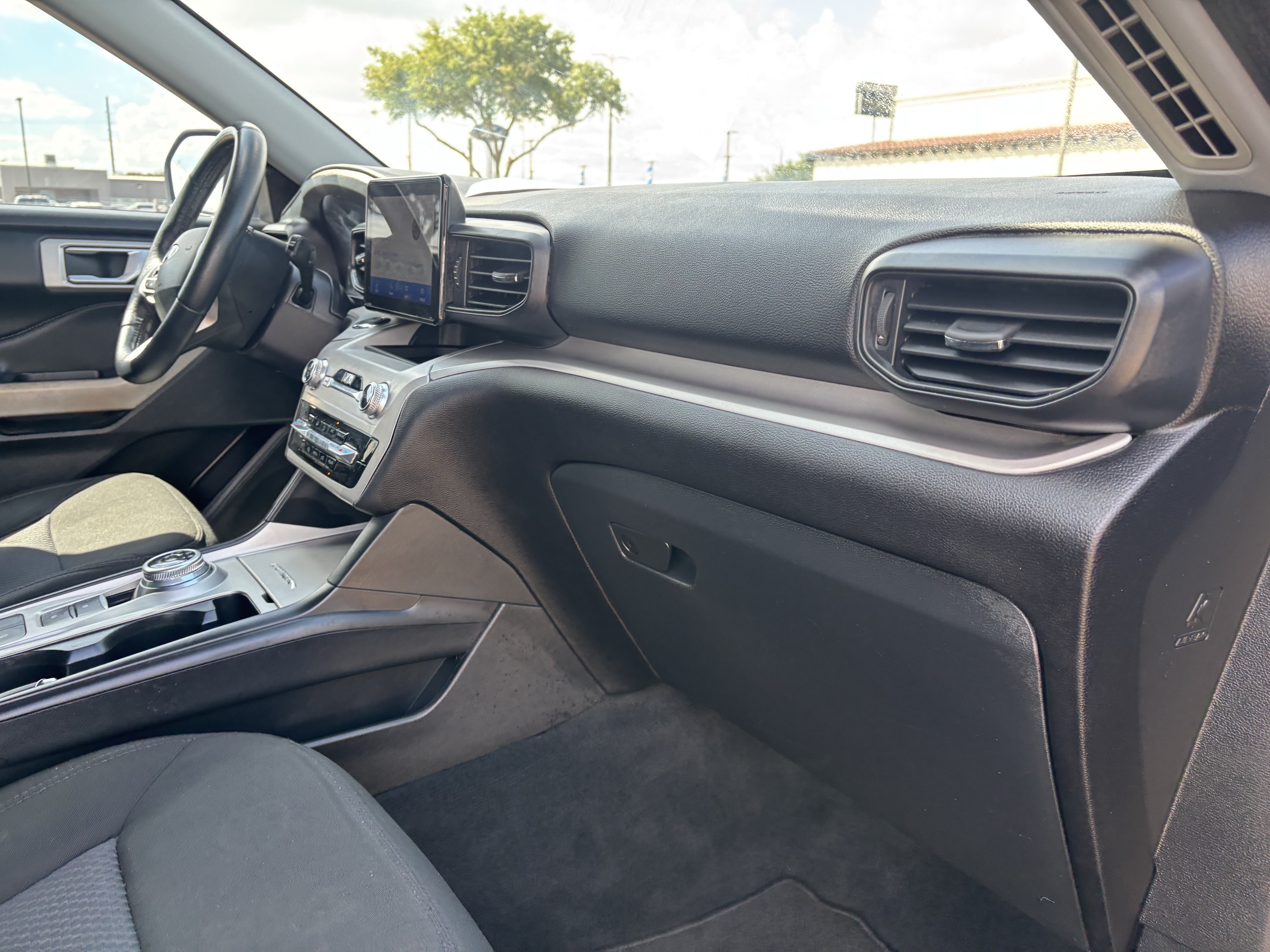 Certified 2022 Ford Explorer XLT RWD image 24