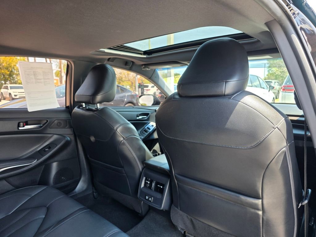 Used 2021 Toyota Avalon XLE w/ Moonroof Package image 12