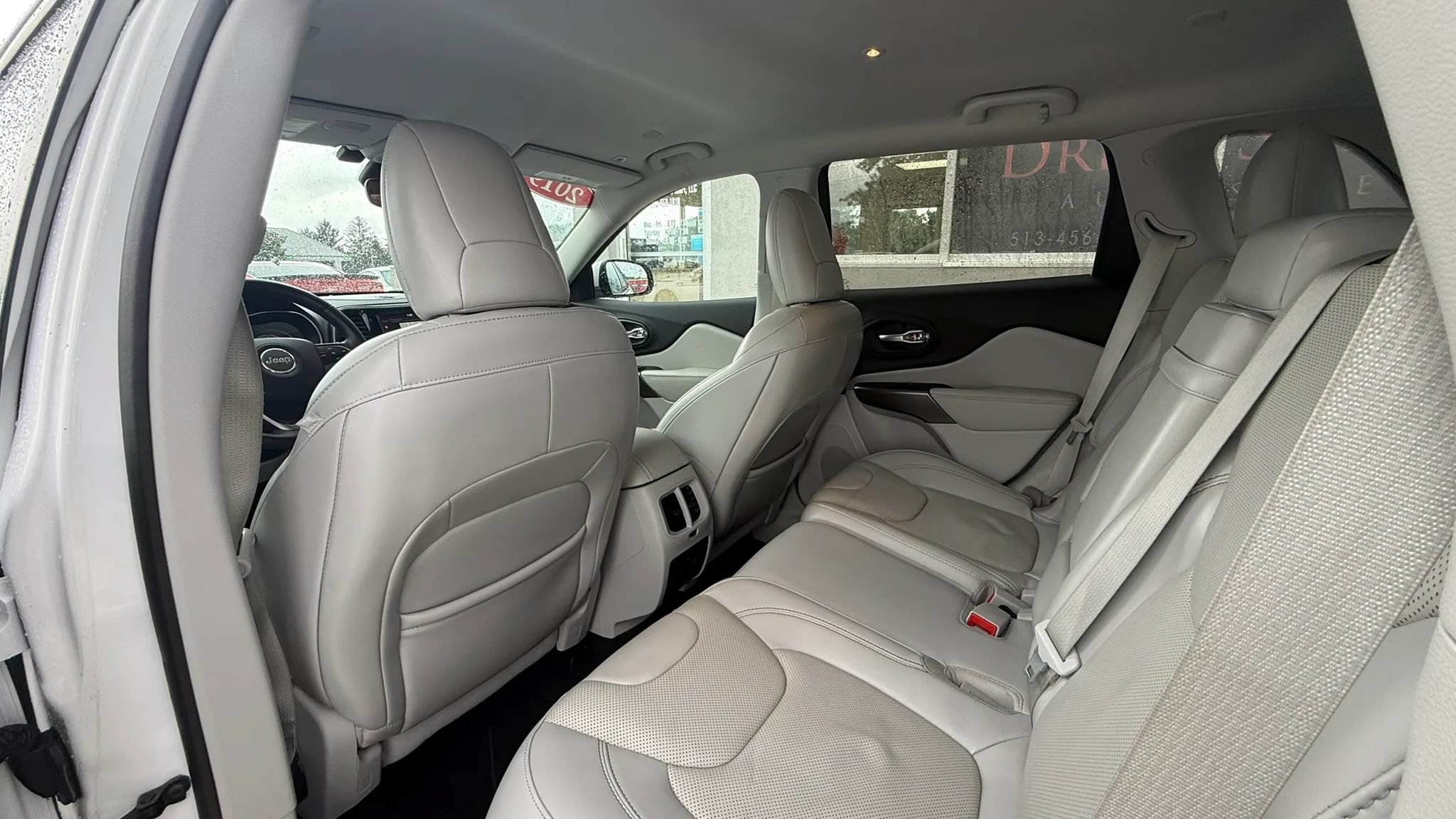 Used 2019 Jeep Cherokee Limited w/ Luxury Group FWD image 11
