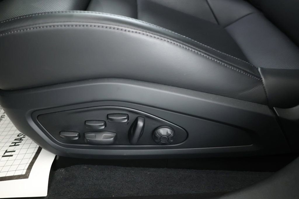 Used 2022 Porsche Taycan 4S image 10