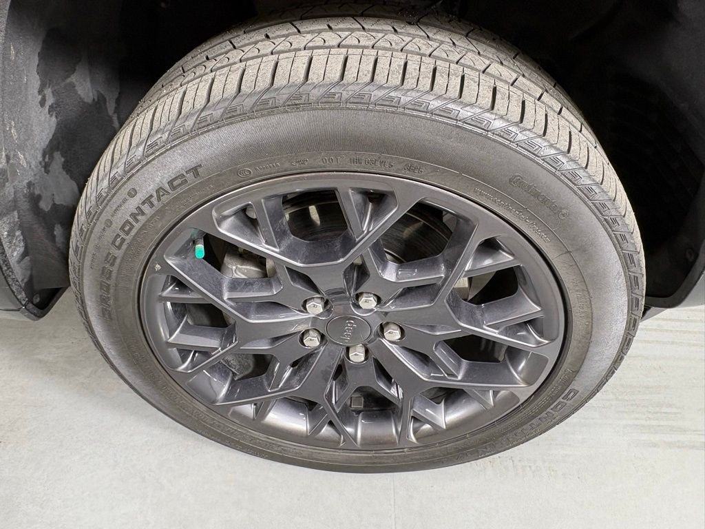 Used 2025 Jeep Grand Cherokee L Summit AWD/4WD image 10