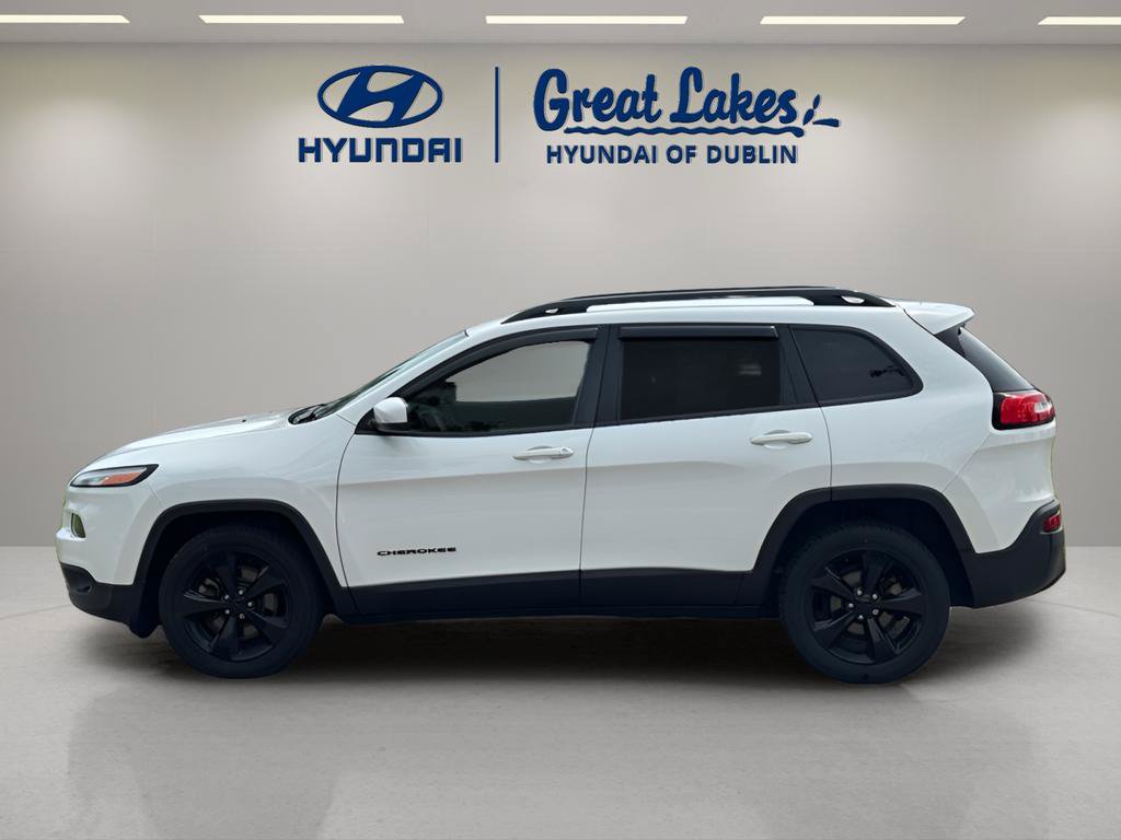Used 2018 Jeep Cherokee Latitude w/ Altitude Package FWD image 2