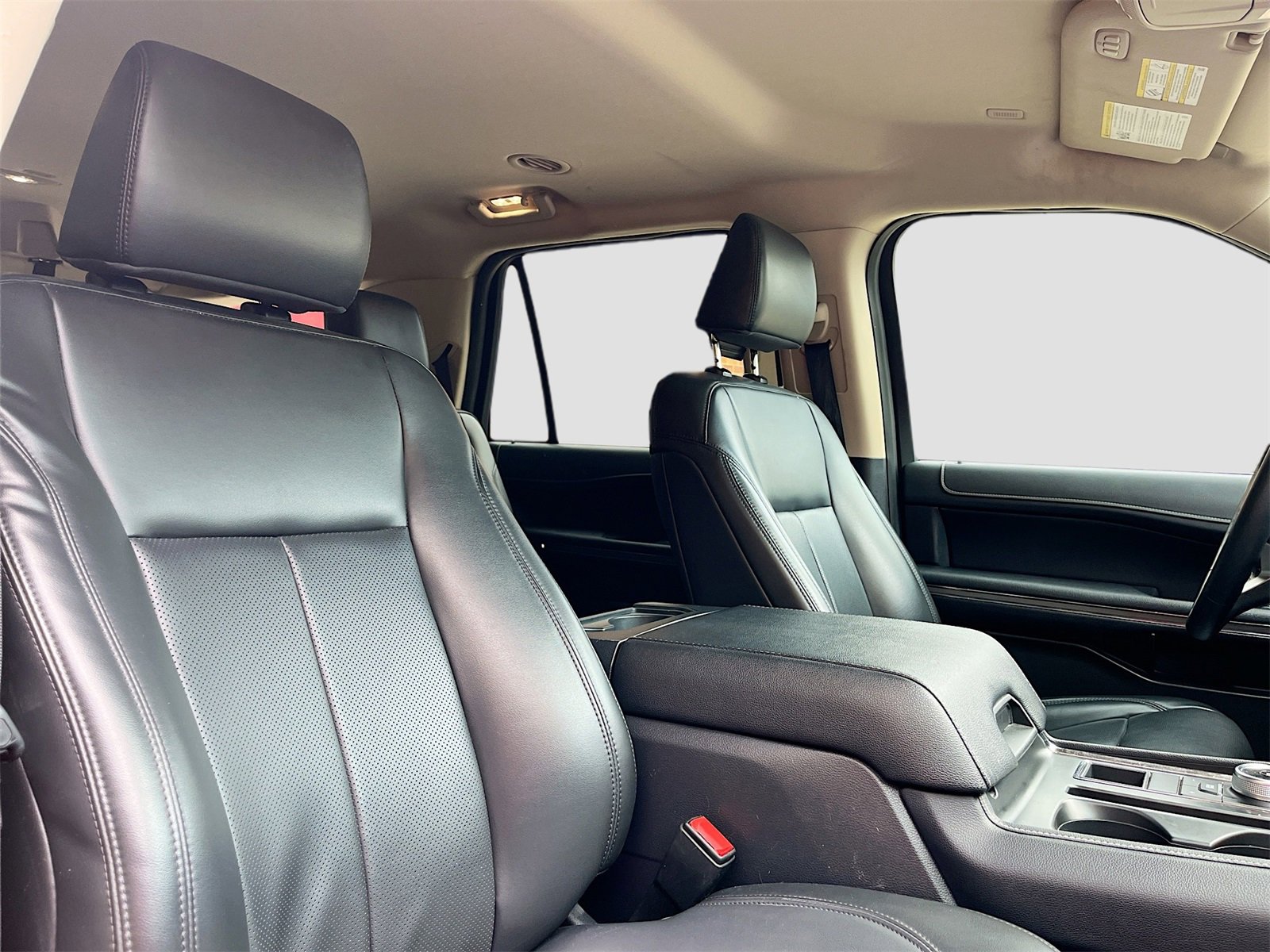 Used 2024 Ford Expedition XLT image 29