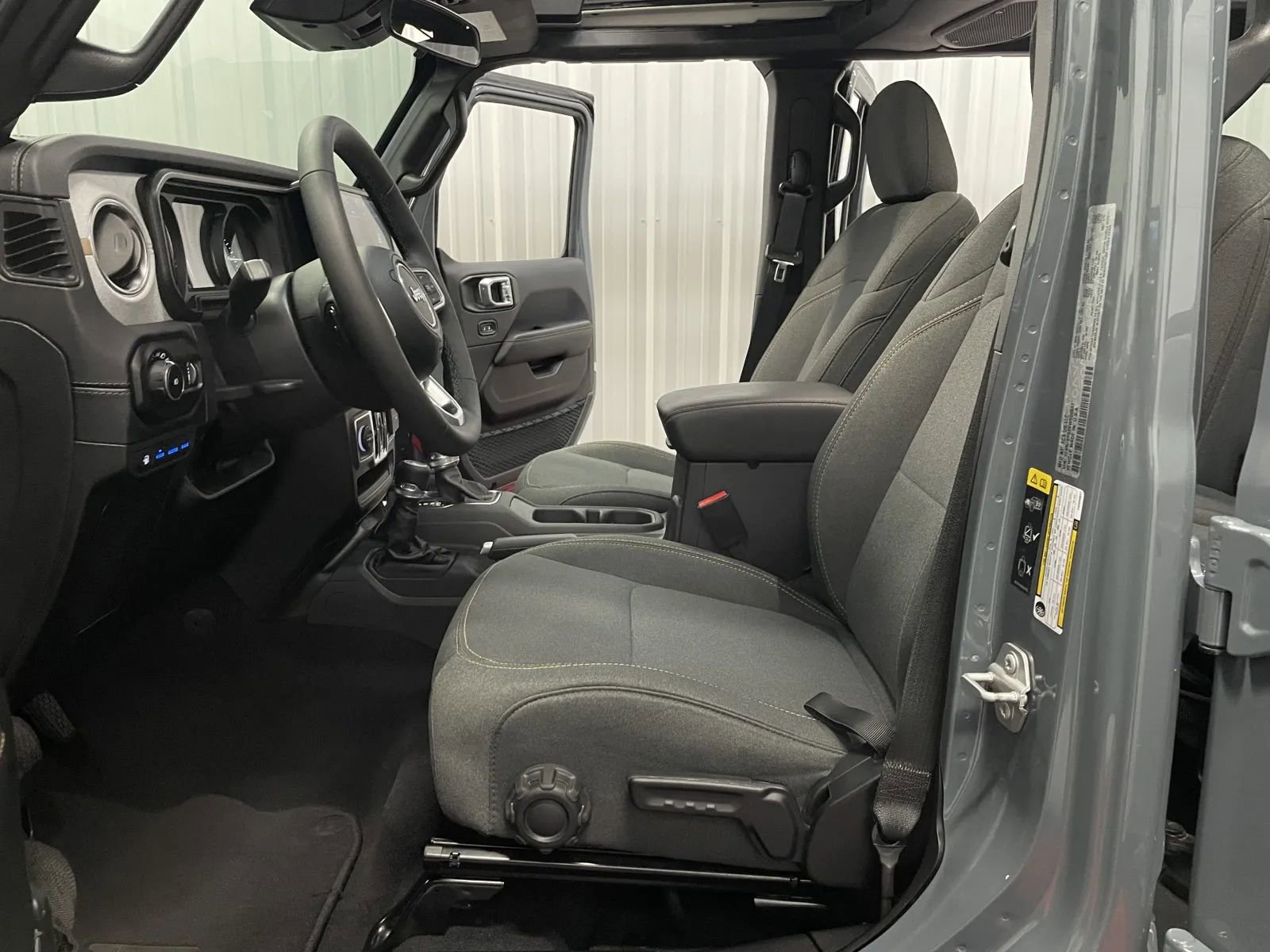 Used 2025 Jeep Wrangler Unlimited Sahara w/ Safety Group AWD/4WD image 36