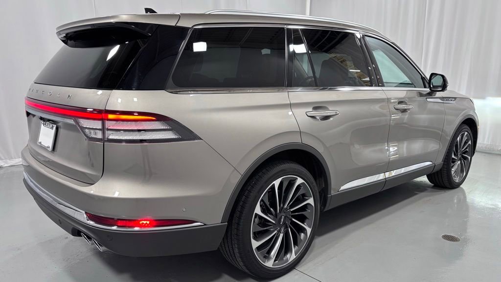 Used 2023 Lincoln Aviator Reserve w/ Equipment Group 201A AWD/4WD image 6
