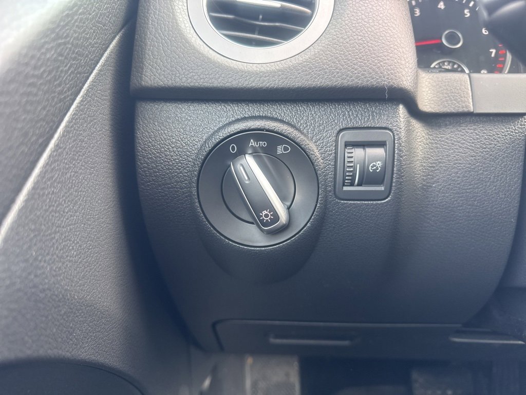 Used 2017 Volkswagen Tiguan Limited image 29