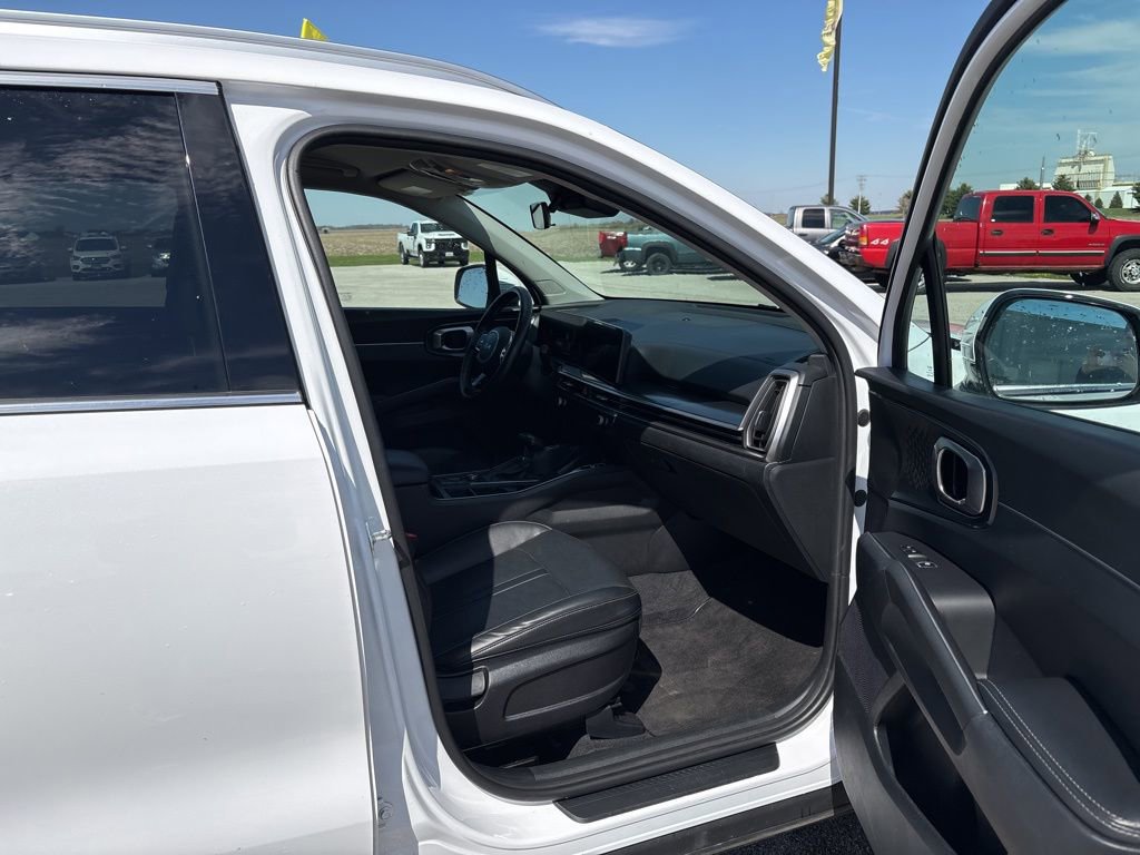 Used 2024 Kia Sorento S image 18