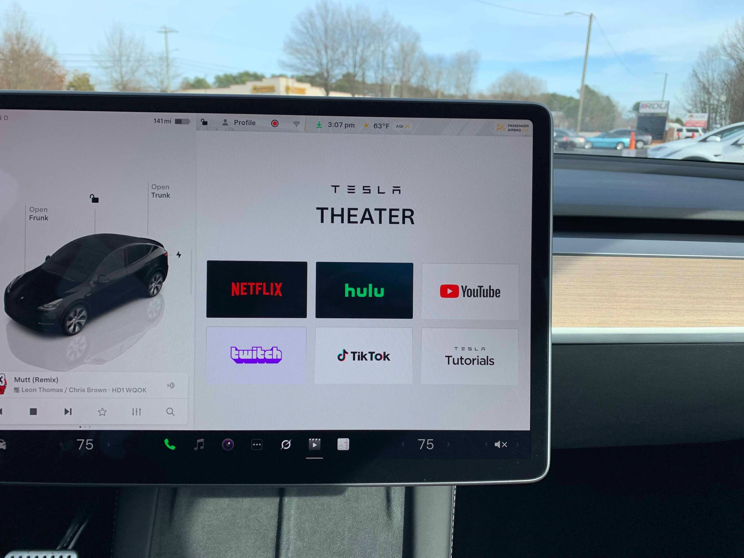 Used 2024 Tesla Model Y Long Range image 24