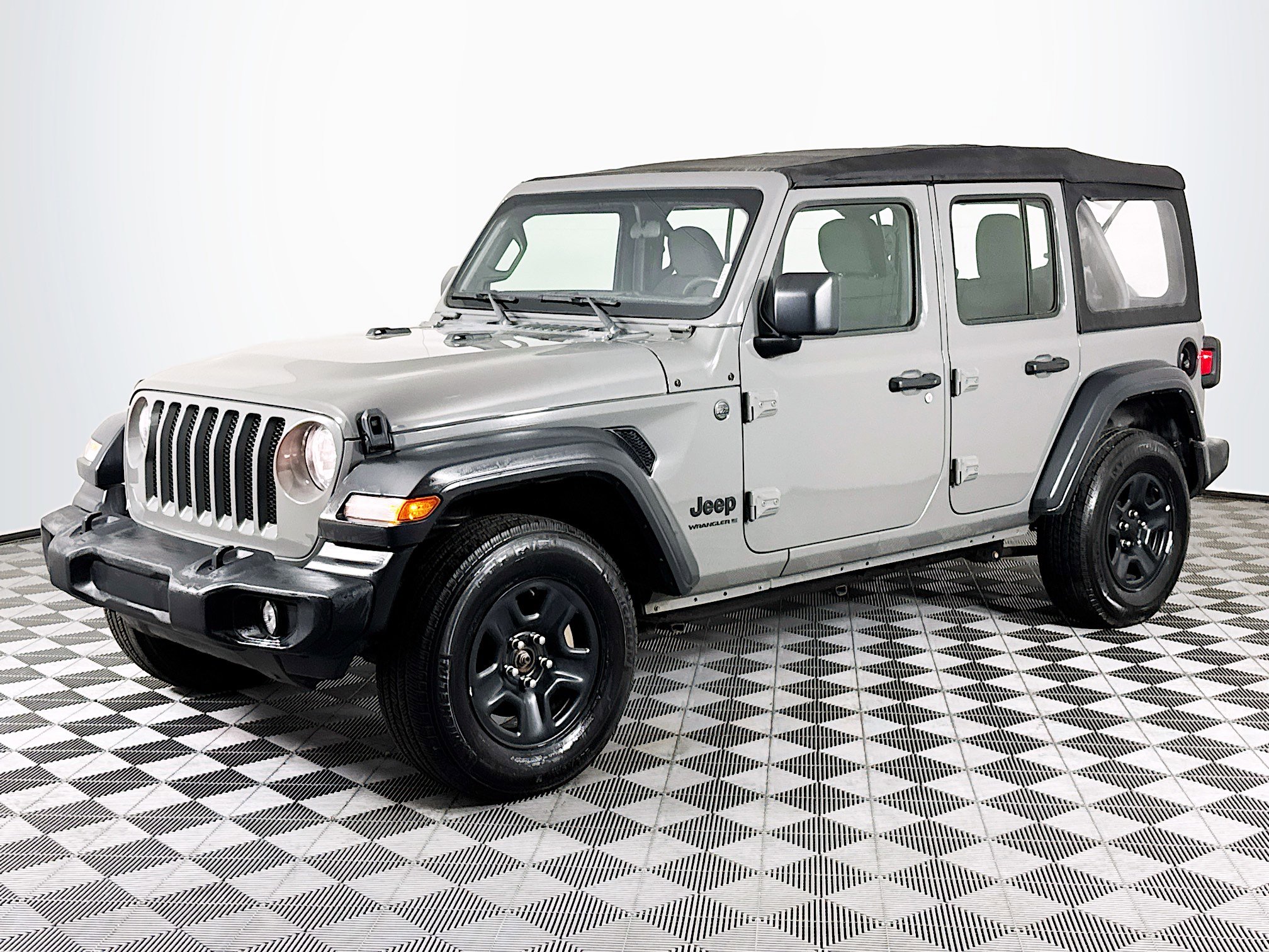 Used 2023 Jeep Wrangler Sport image 4