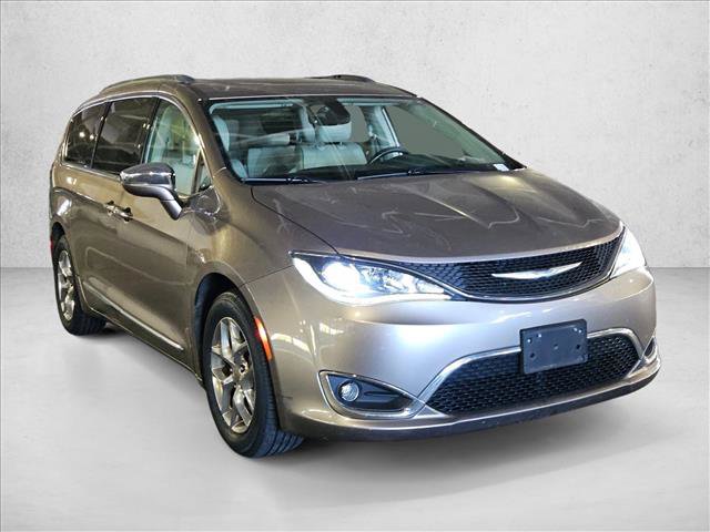 Used 2017 Chrysler Pacifica Limited w/ UConnect Theater Package FWD image 3