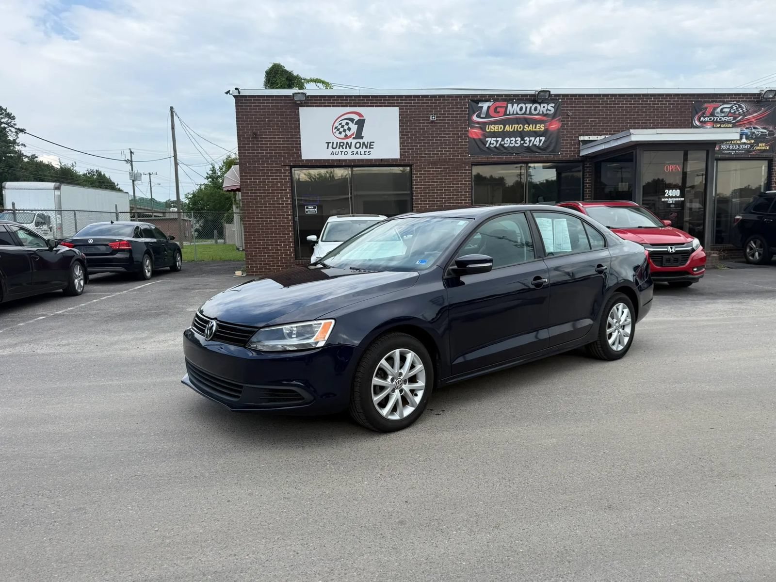Used 2011 Volkswagen Jetta SE FWD image 1