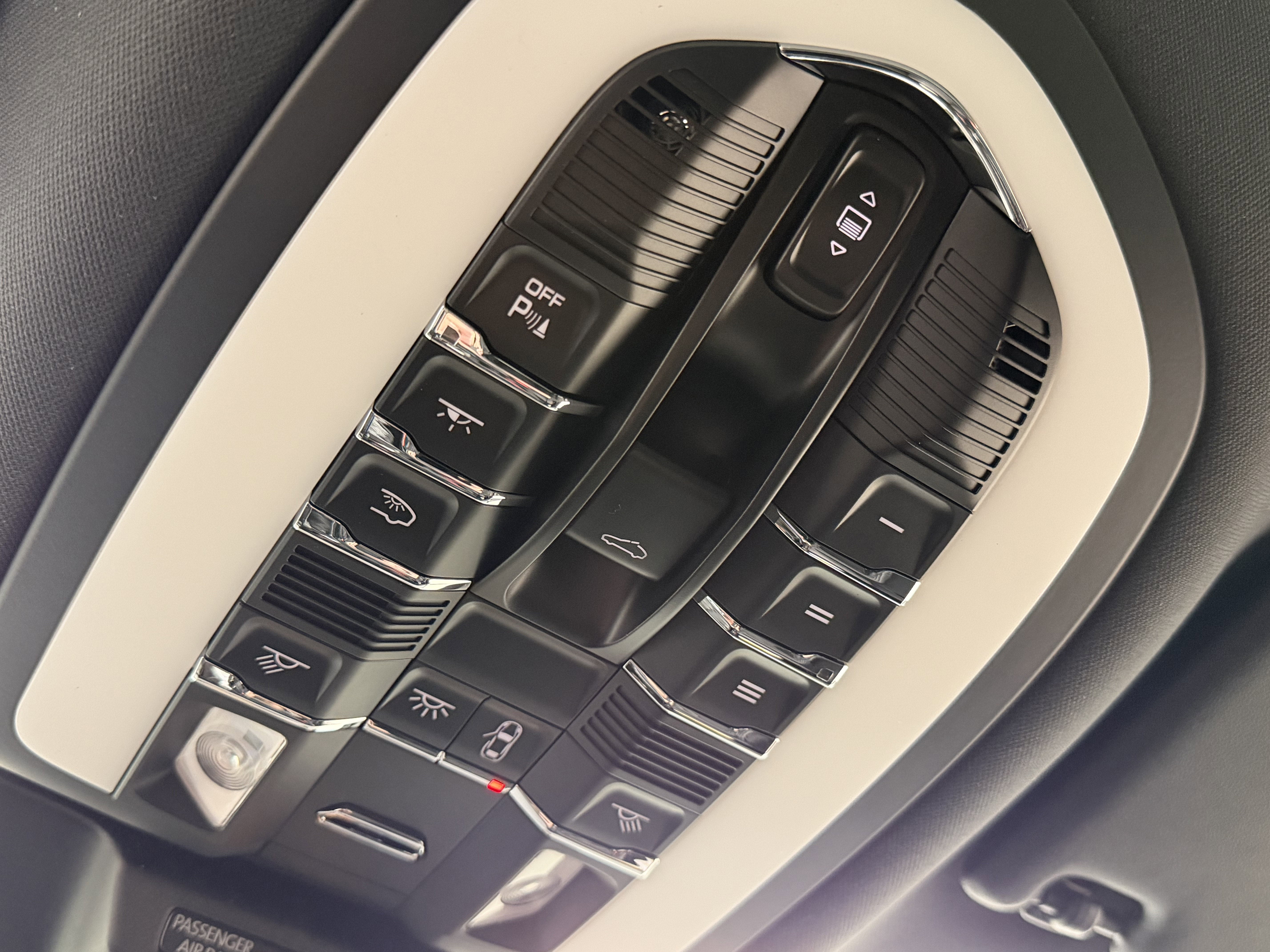 New 2026 Porsche Macan GTS image 40