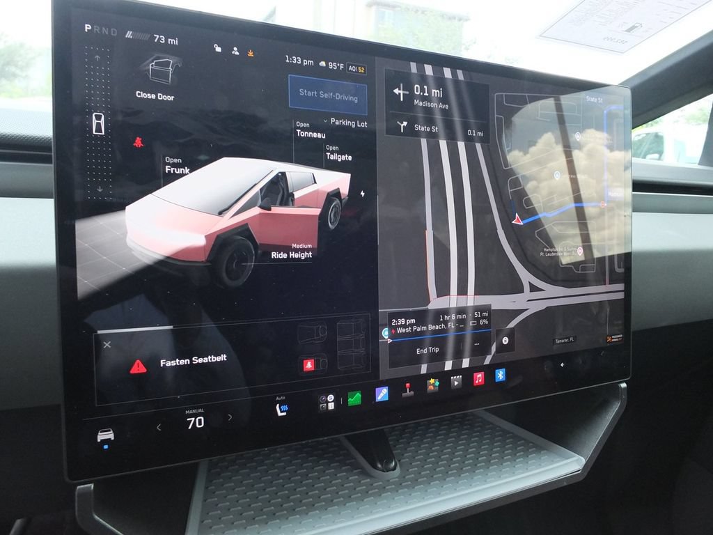 Used 2025 Tesla Cybertruck AWD Crew Cab image 3