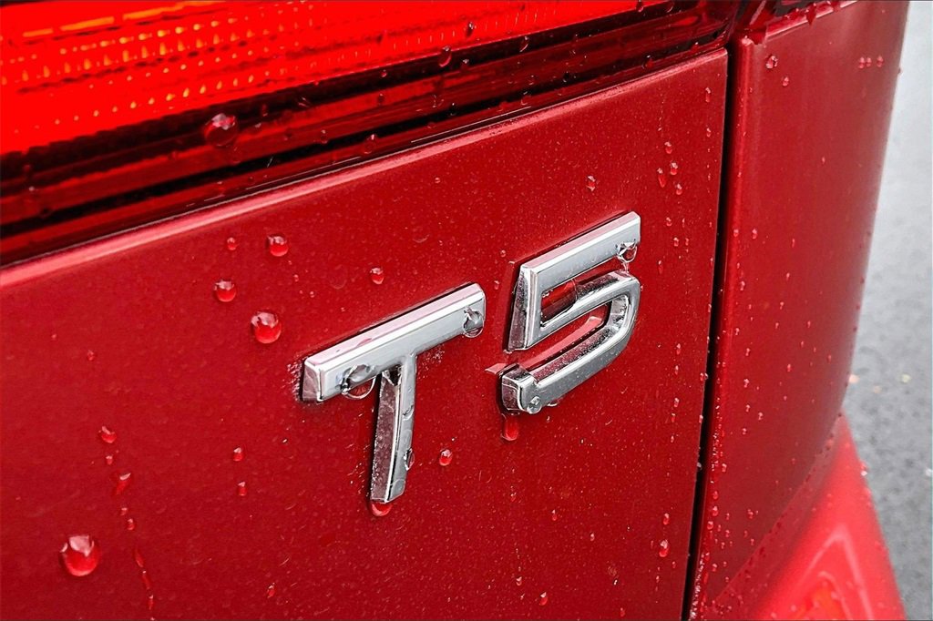 Used 2019 Volvo XC60 T5 Momentum w/ Premium Package image 34