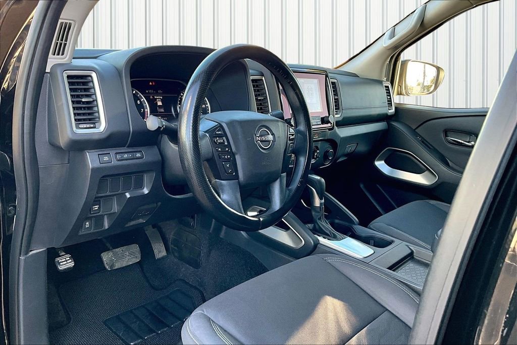 Used 2022 Nissan Frontier SV image 4