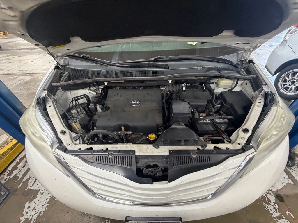 Used 2015 Toyota Sienna LE FWD image 18