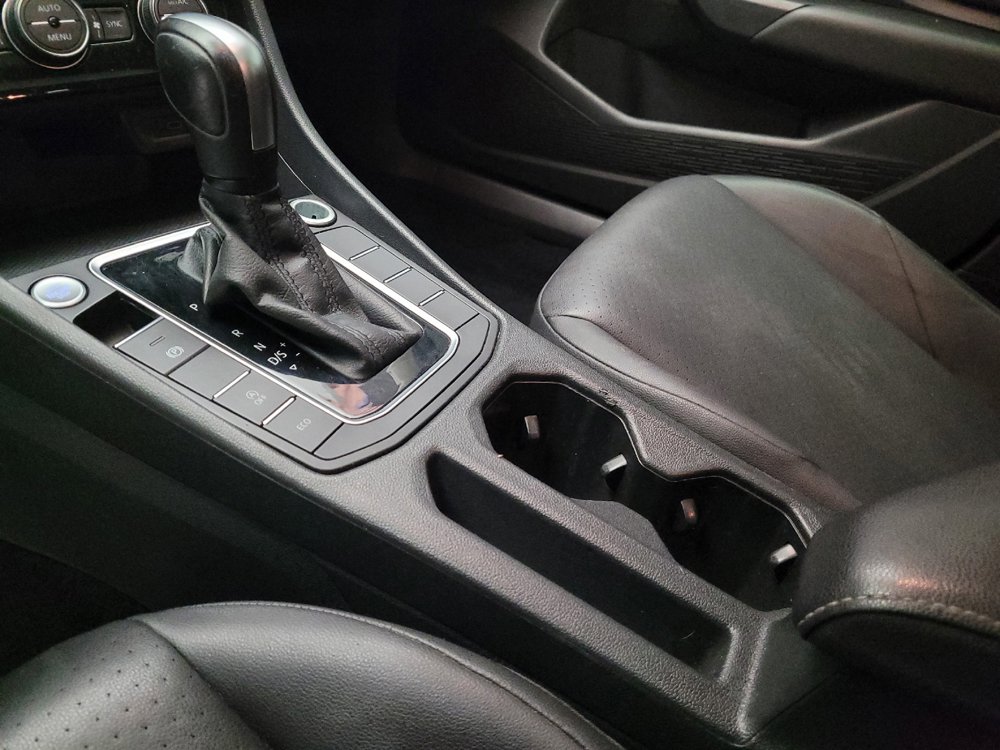 Used 2020 Volkswagen Jetta SE w/ SE Cold Weather Package FWD image 26