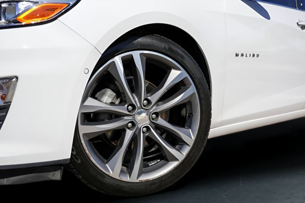 Used 2020 Chevrolet Malibu Premier FWD image 4