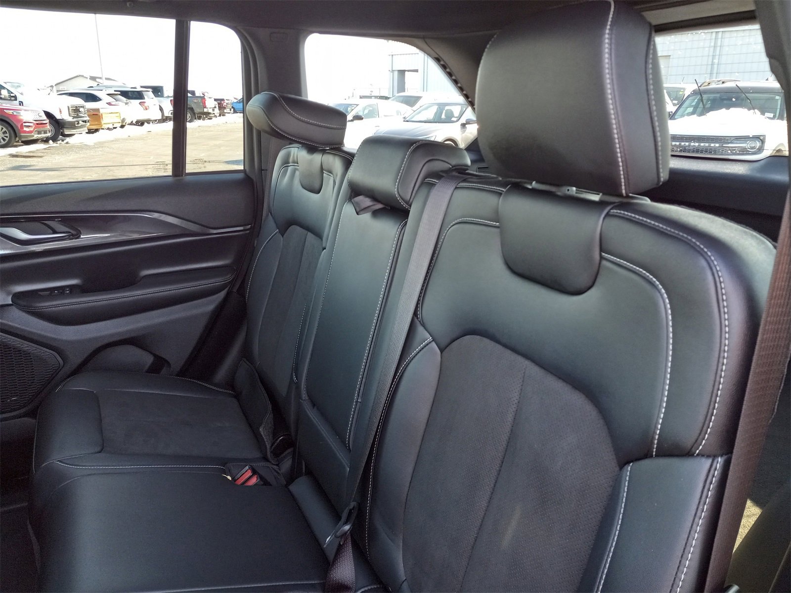 Used 2023 Jeep Grand Cherokee Altitude image 14