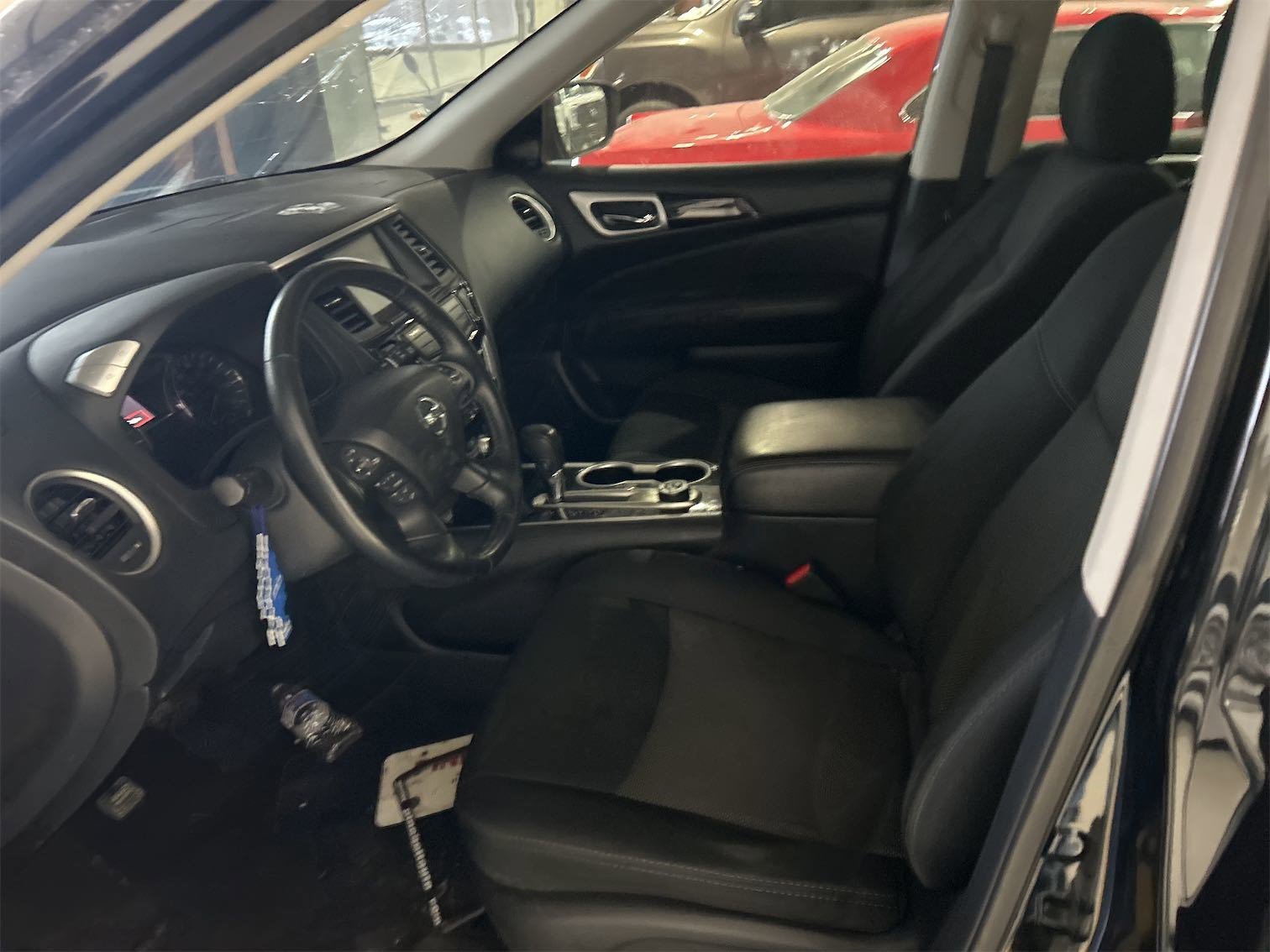 Used 2019 Nissan Pathfinder SV image 7