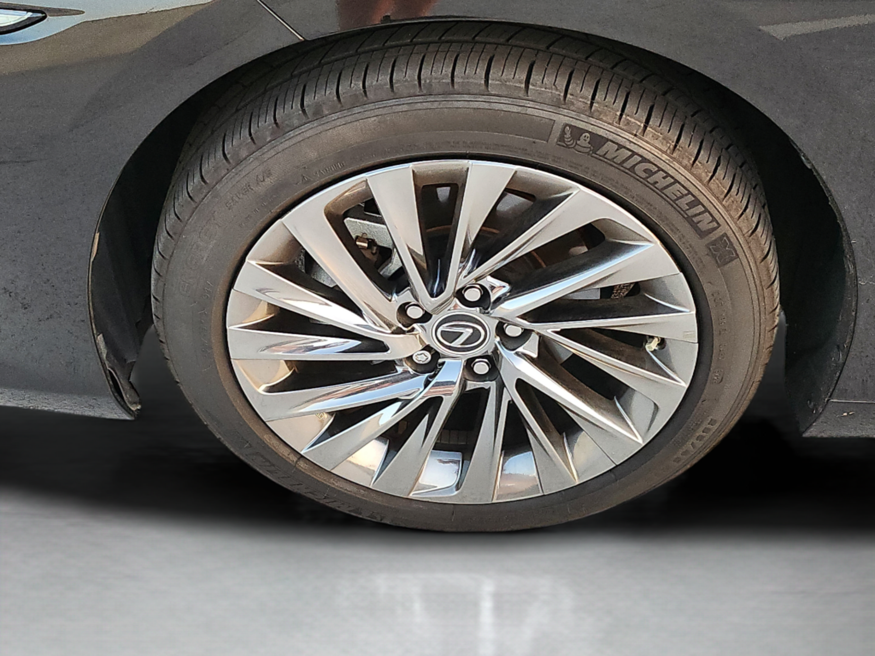 Certified 2024 Lexus ES 350 w/ Technology Package FWD image 8