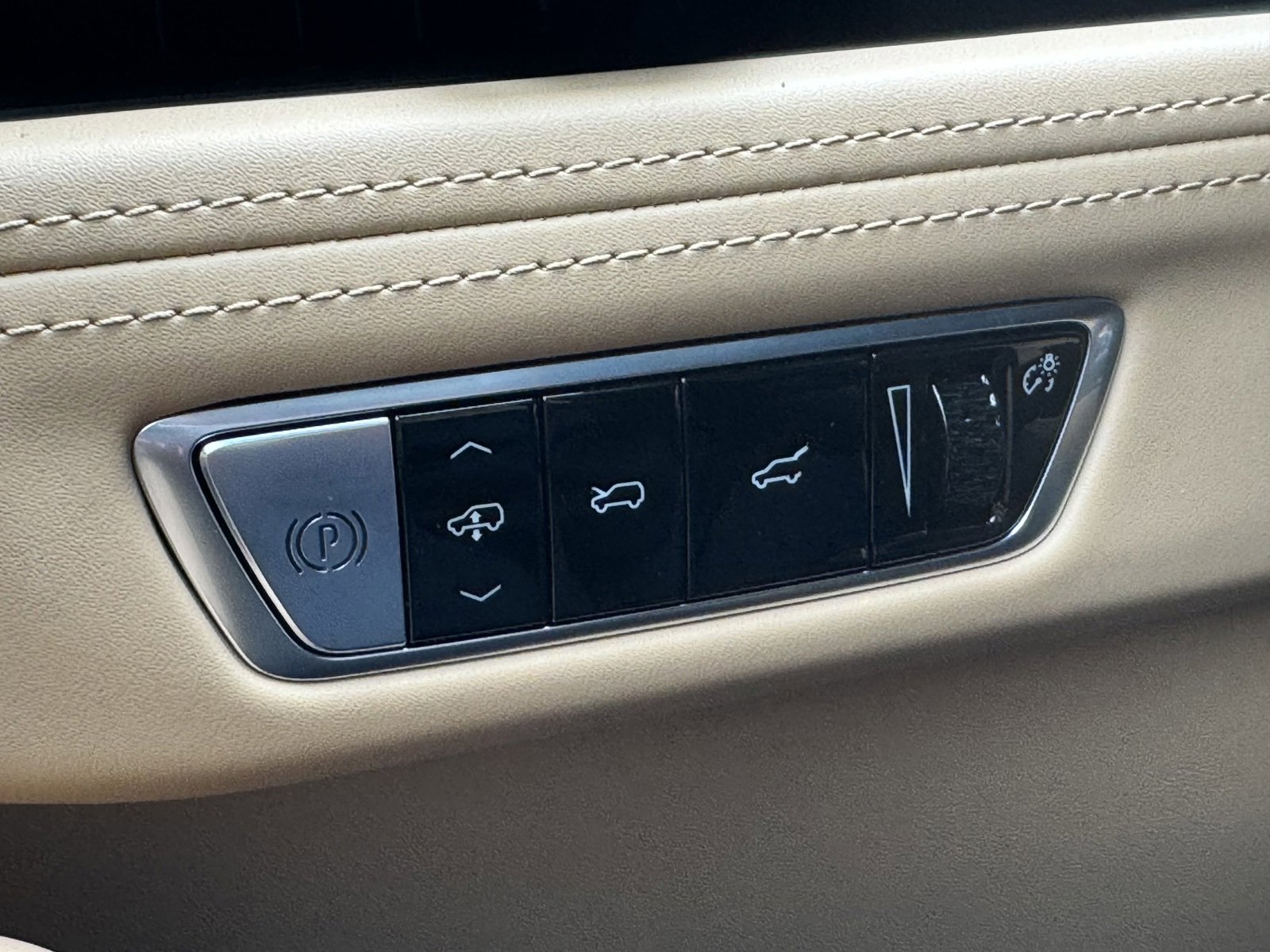 New 2025 Cadillac Escalade IQ Sport 2 w/ LPO, ONYX Package image 29