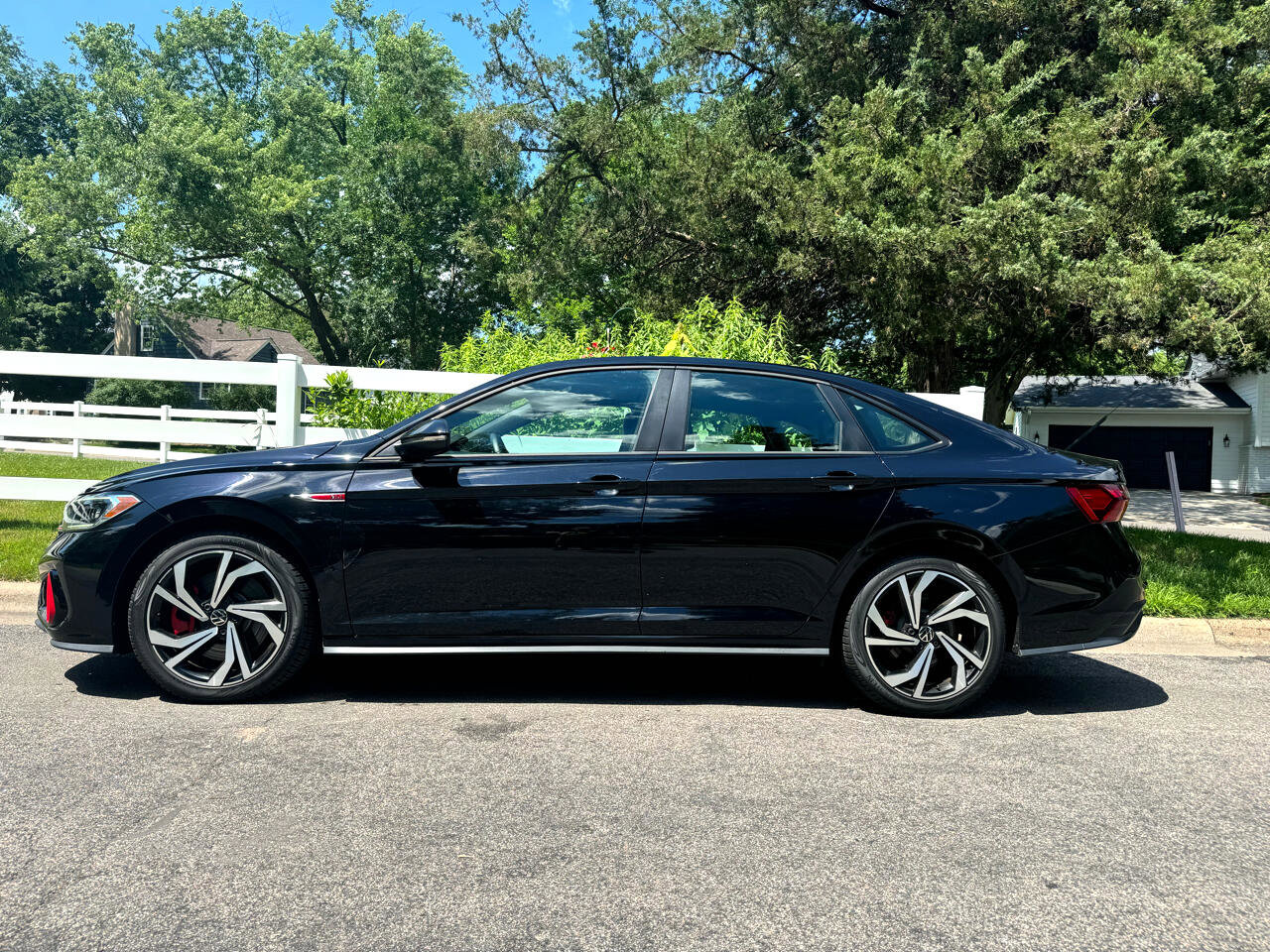 Used 2022 Volkswagen Jetta GLI Autobahn image 3