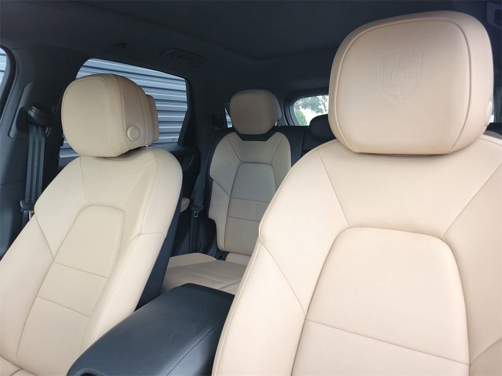 Certified 2025 Porsche Cayenne E-Hybrid image 5