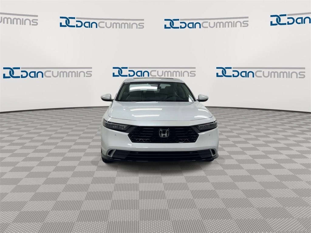 Used 2023 Honda Accord Touring image 3