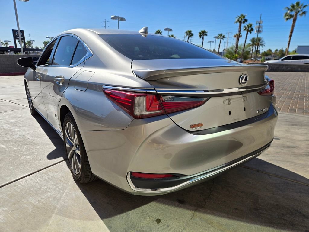 Used 2019 Lexus ES 300h w/ Accessory Package 2 image 3
