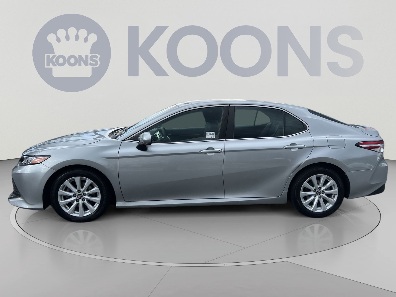 Used 2018 Toyota Camry LE FWD image 2