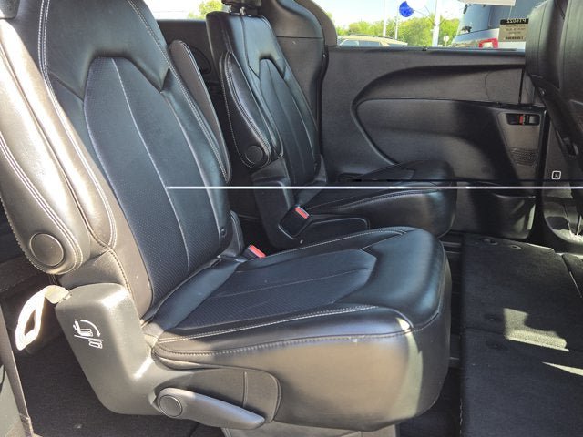 Used 2025 Chrysler Pacifica Select FWD image 8
