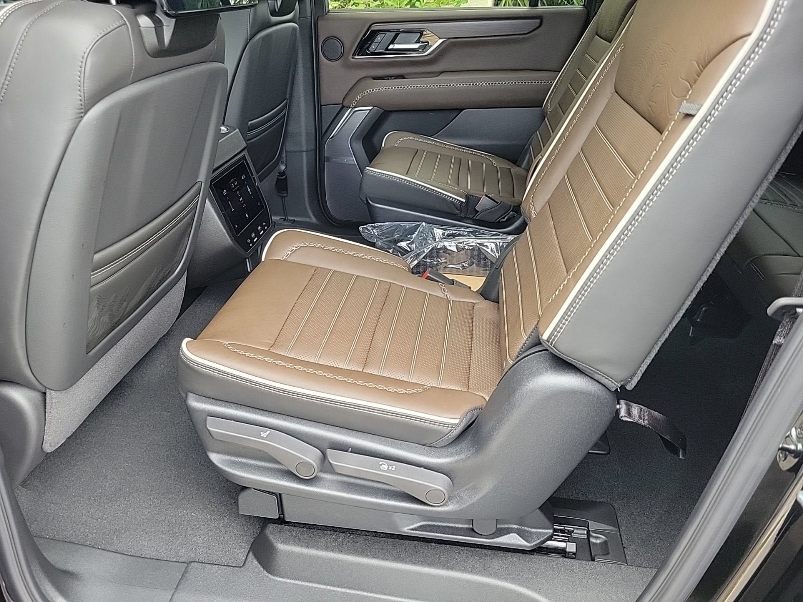 New 2026 GMC Yukon XL Denali Ultimate AWD/4WD image 12