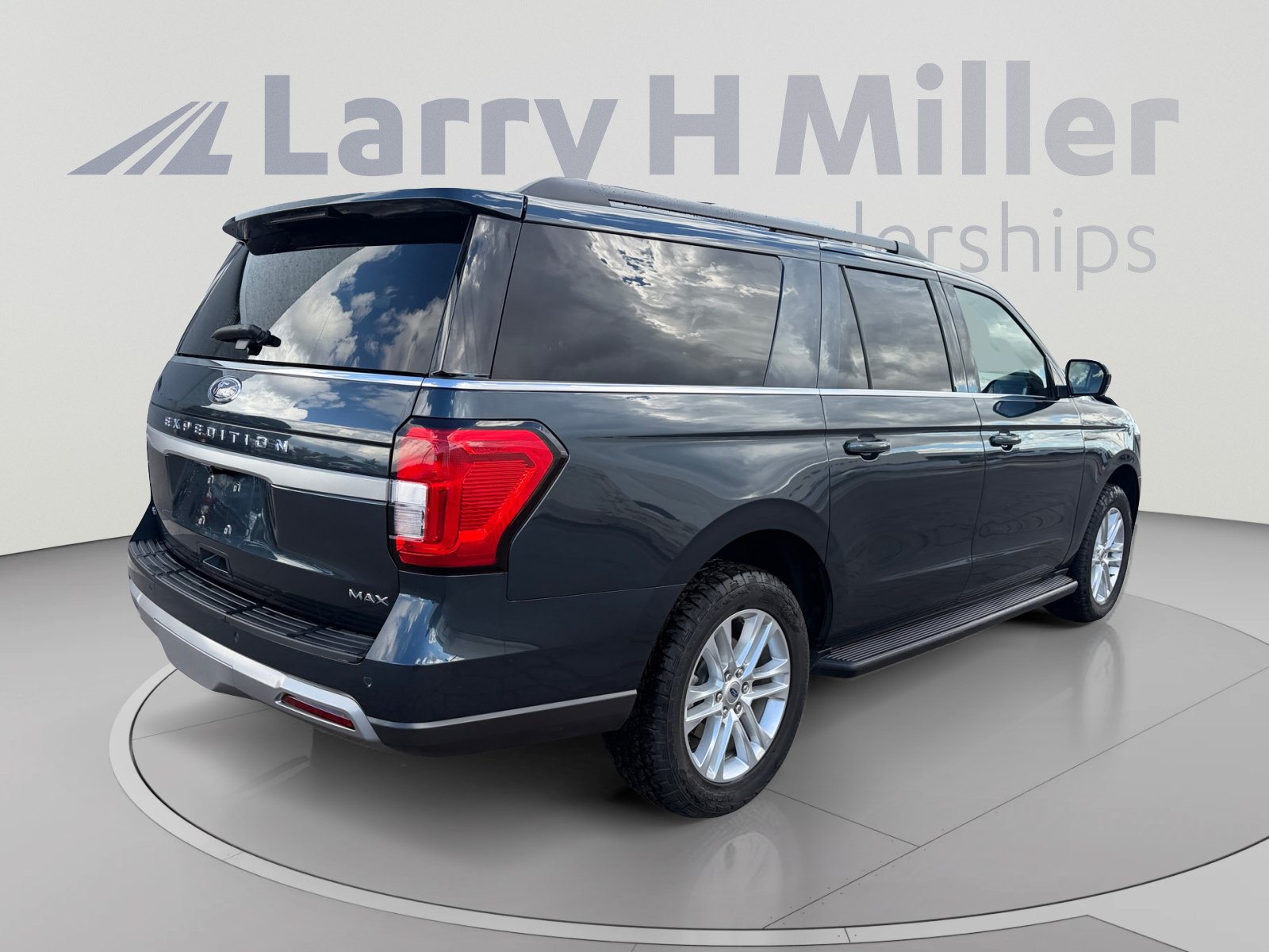 Used 2024 Ford Expedition Max XLT AWD/4WD image 5