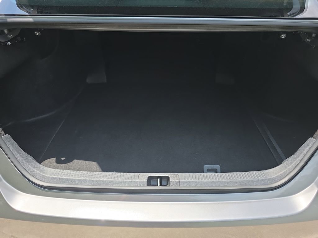Used 2025 Toyota Camry SE w/ Convenience Package FWD image 33