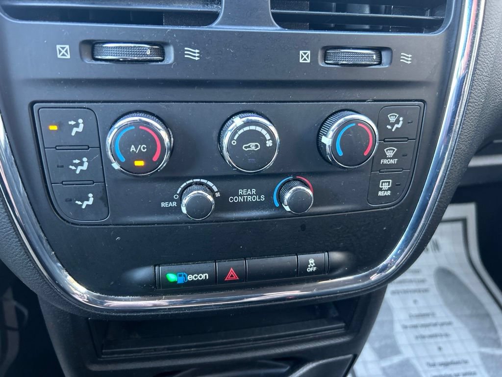 Used 2020 Dodge Grand Caravan SE FWD image 19