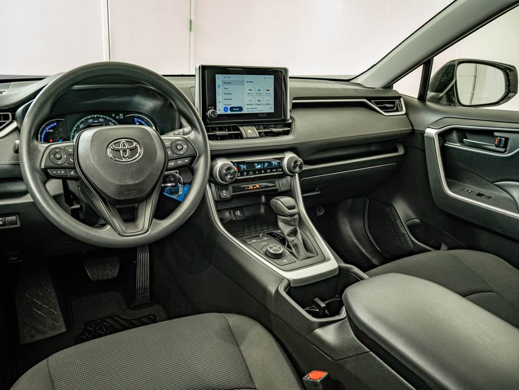 Used 2025 Toyota RAV4 LE AWD/4WD image 28