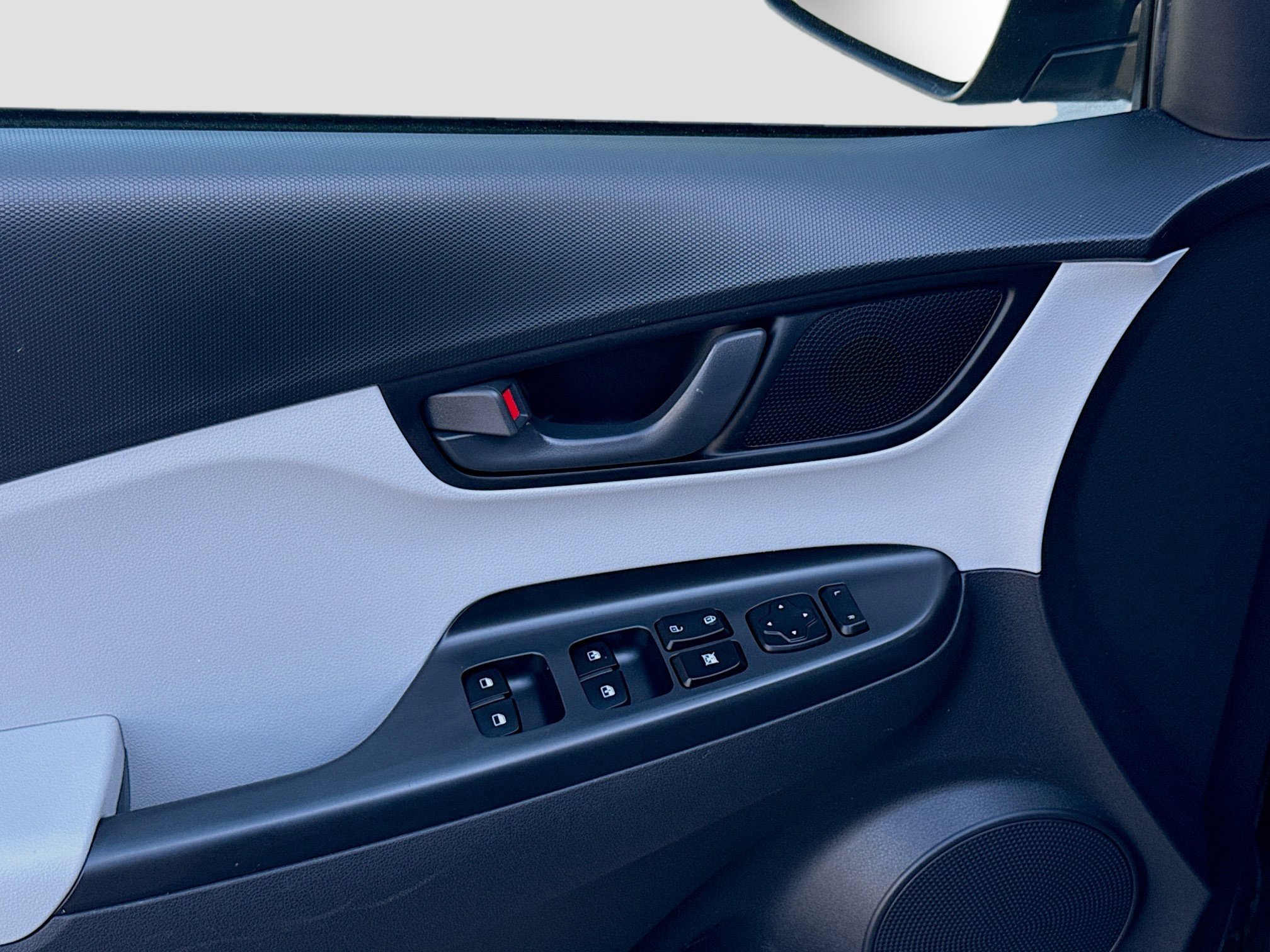 Used 2023 Hyundai Kona SEL image 14