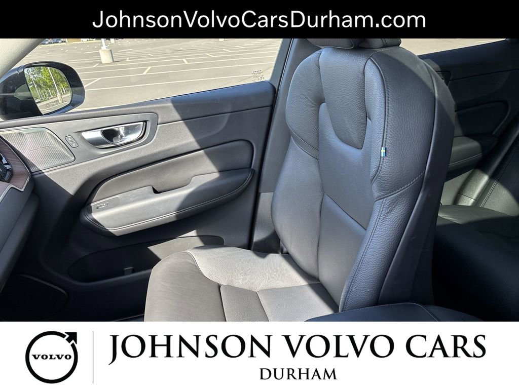 Used 2023 Volvo XC60 B5 Plus image 24