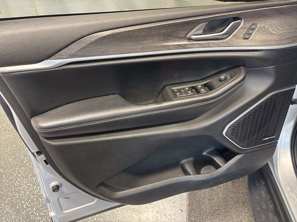 Used 2021 Jeep Grand Cherokee L Limited w/ Luxury Tech Group II image 9