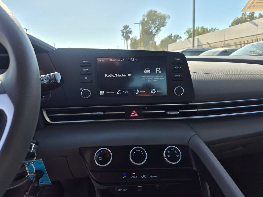 Certified 2026 Hyundai Elantra SE FWD image 18